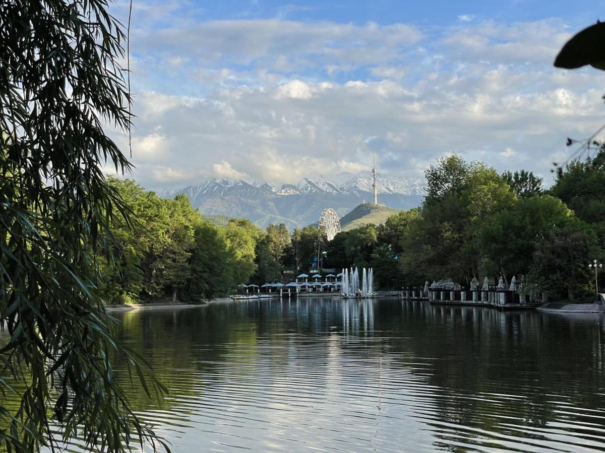 Апартаменты #3 Almaty Luaran gambar